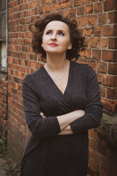 Plik:Urszula Bartos-Gęsikowska.jpg