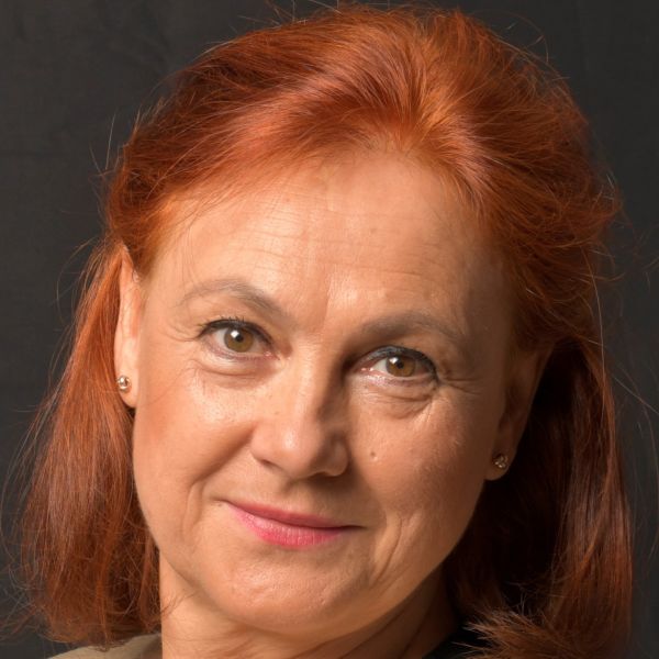 Plik:Elżbieta Jasińska.jpg